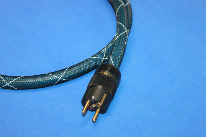 audiogradeblaunetzkabel-1